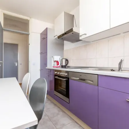 Stylish In Koeln-deutz *