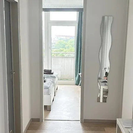Stylish In Koeln-deutz Apartment