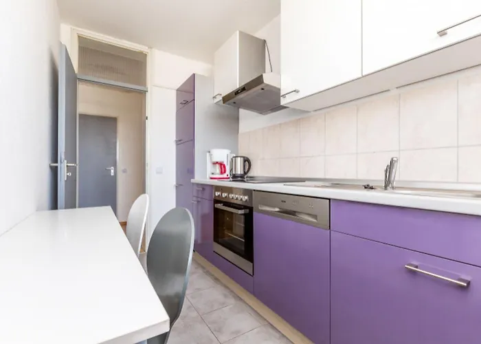 Stylish In Koeln-deutz *